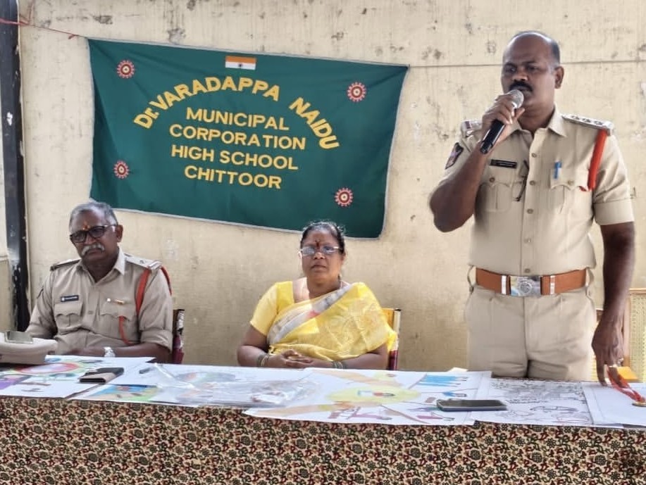 మహిళల భద్రతపై వ్యాస రచన, చిత్రలేఖన పోటీలు