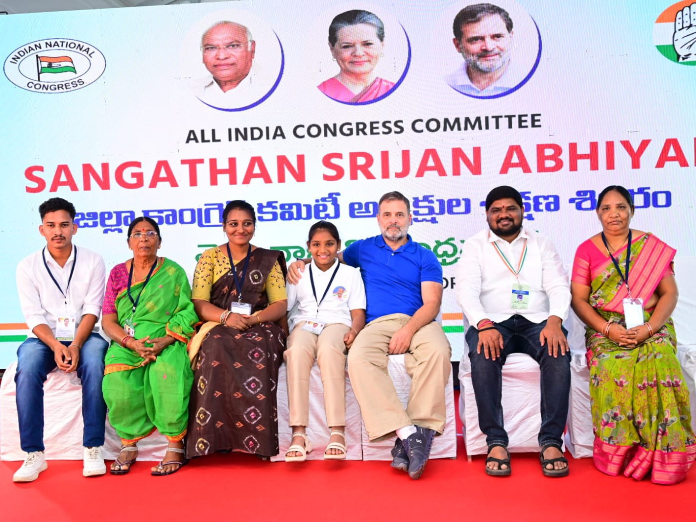 రాహుల్ గాంధీని కలిసిన.. DCC జిల్లా అధ్యక్షుడు