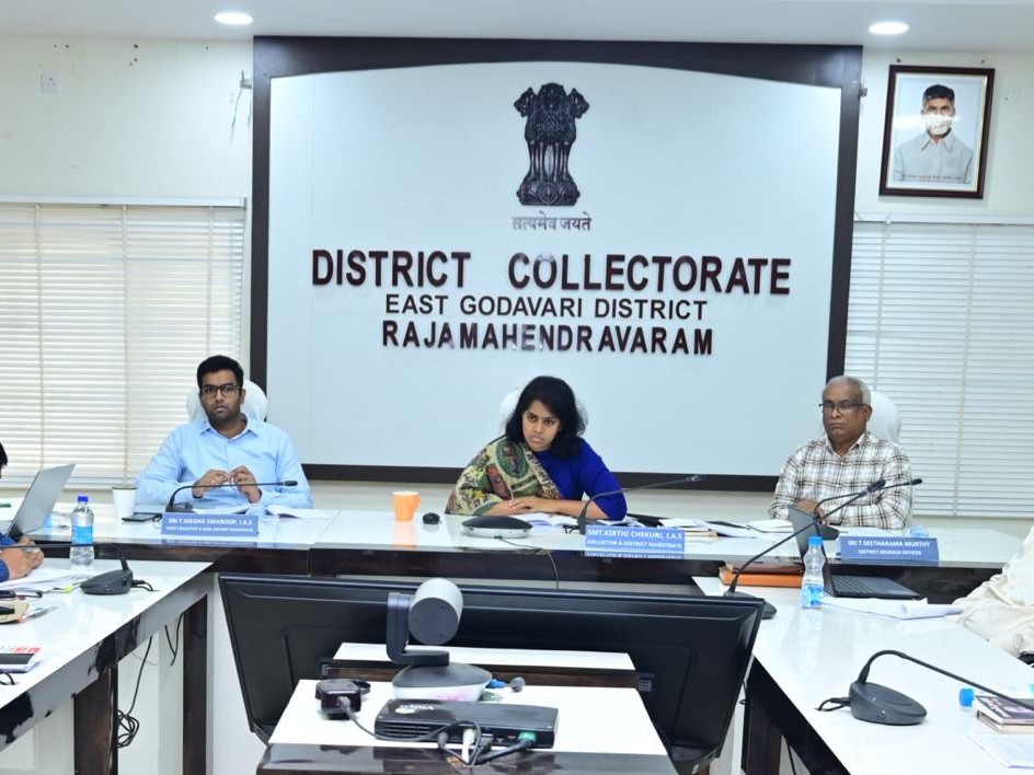 గూగుల్ మీట్ ద్వారా కలెక్టర్ క్షేత్ర స్థాయి విస్తృత సమీక్ష