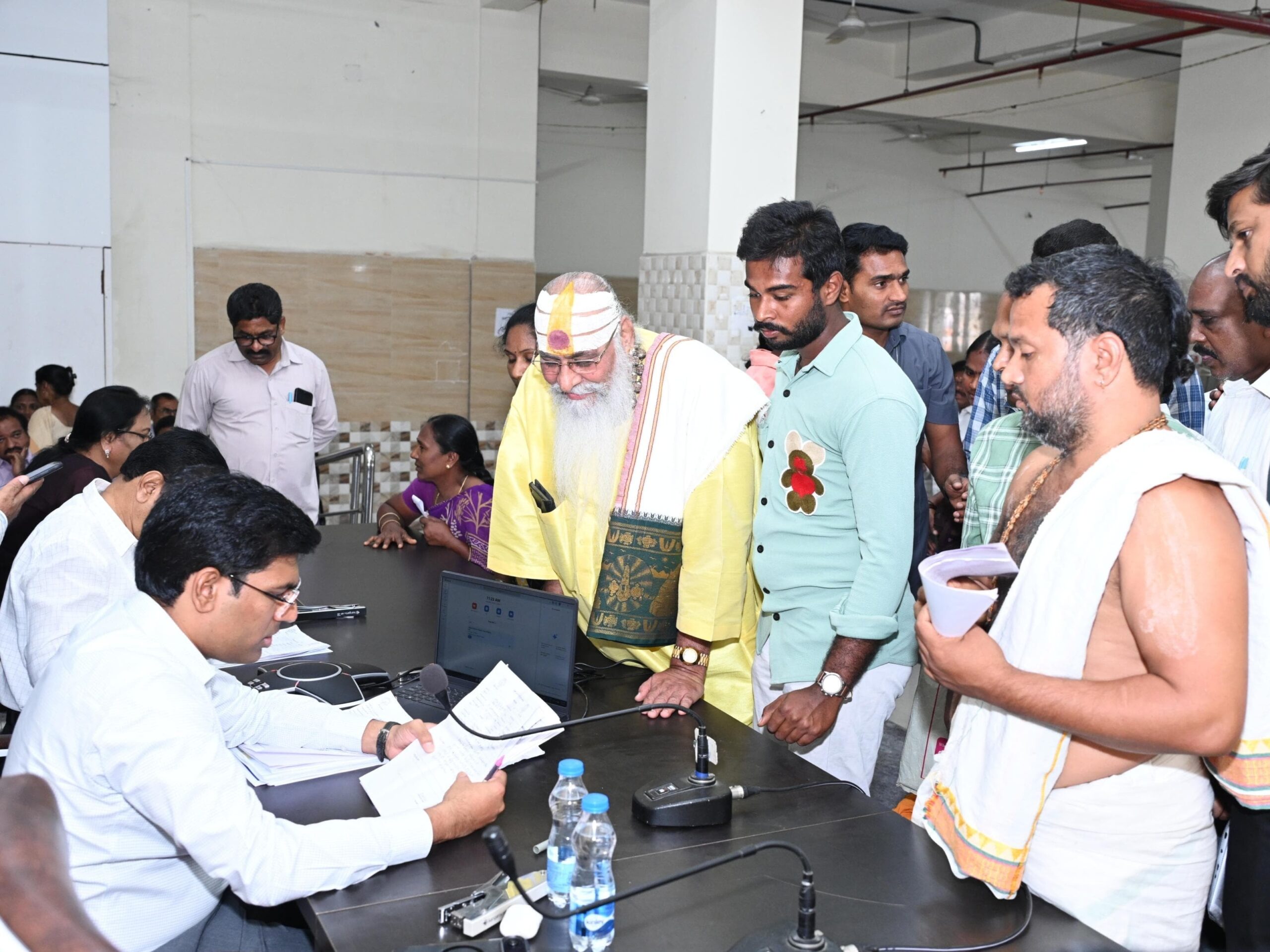 తిరుపతిలో పీజీఆర్‌ఎస్‌కు 390 అర్జీలు