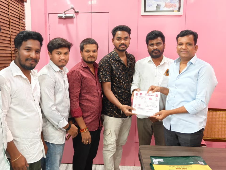 వివాహ శుభకార్యానికి మాజీ ఎమ్మెల్యేకు ఆహ్వానం