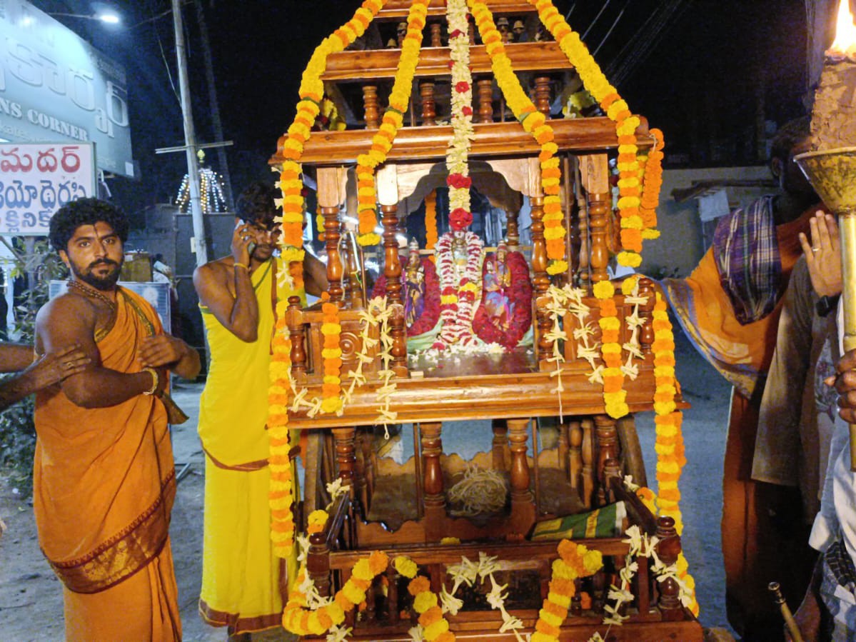 కనులు పండుగగా శ్రీవారి రథోత్సవం