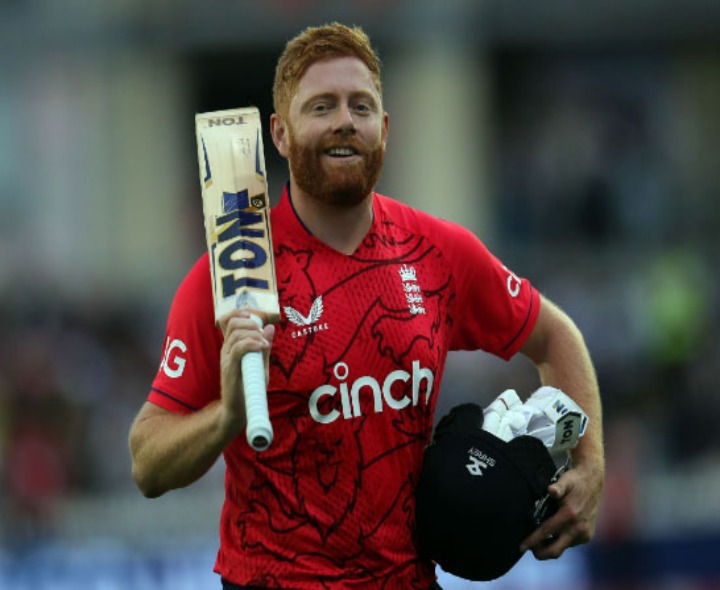 దుబాయ్‌లో చిక్కుకున్న ఇంగ్లండ్ స్టార్ క్రికెటర్