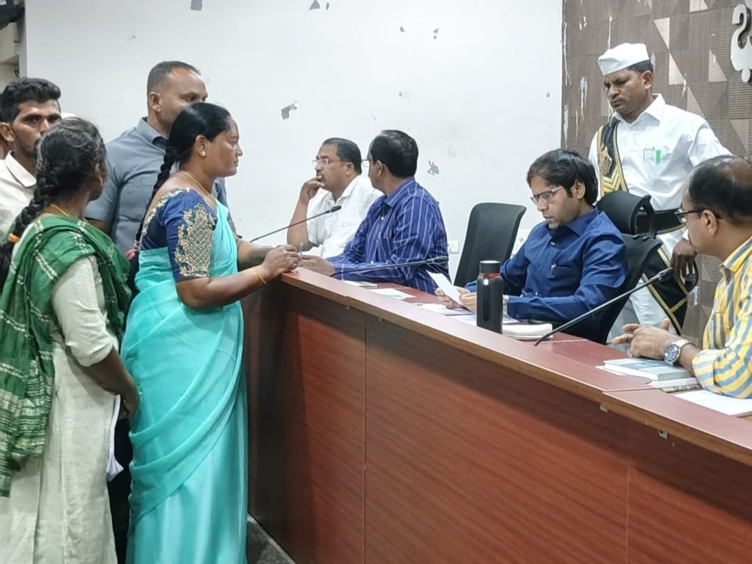 ‘పెండింగ్లో ఉన్న ఇందిరమ్మ ఇళ్లను మంజూరు చేయాలి’