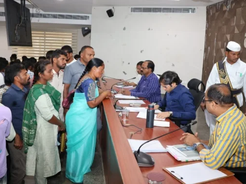 ‘వచ్చిన ప్రతి దరఖాస్తులు క్షుణ్ణంగా పరిశీలించండి’