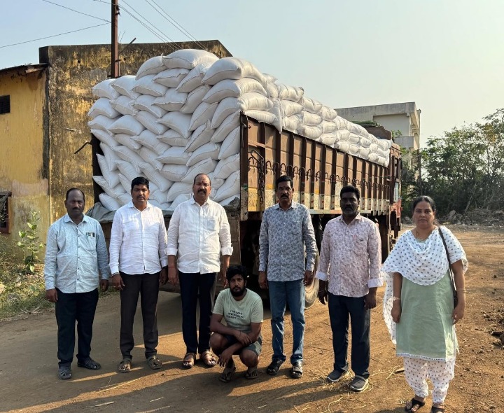 అక్రమంగా తరలిస్తున్న బియ్యం సీజ్