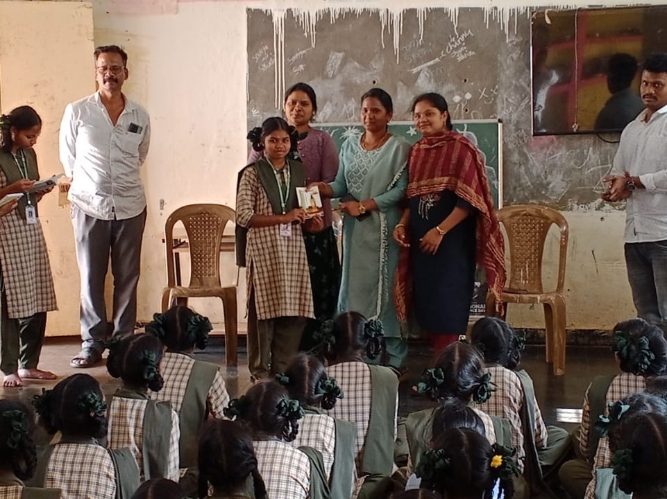 కేజీబీవీలో వాదన పోటీలు