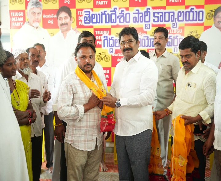 వైసీపీని వీడి టీడీపీలో చేరికలు