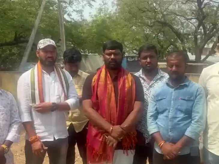 ప్రజా మరుగుదొడ్ల నిర్మాణానికి భూమిపూజ