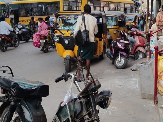 ‘అధికారులు జరా పట్టించుకోండి’