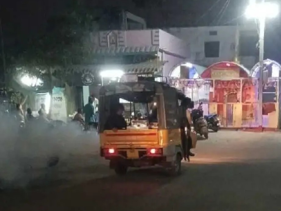 దోమల మందు పిచికారి చేయించిన సర్పంచ్