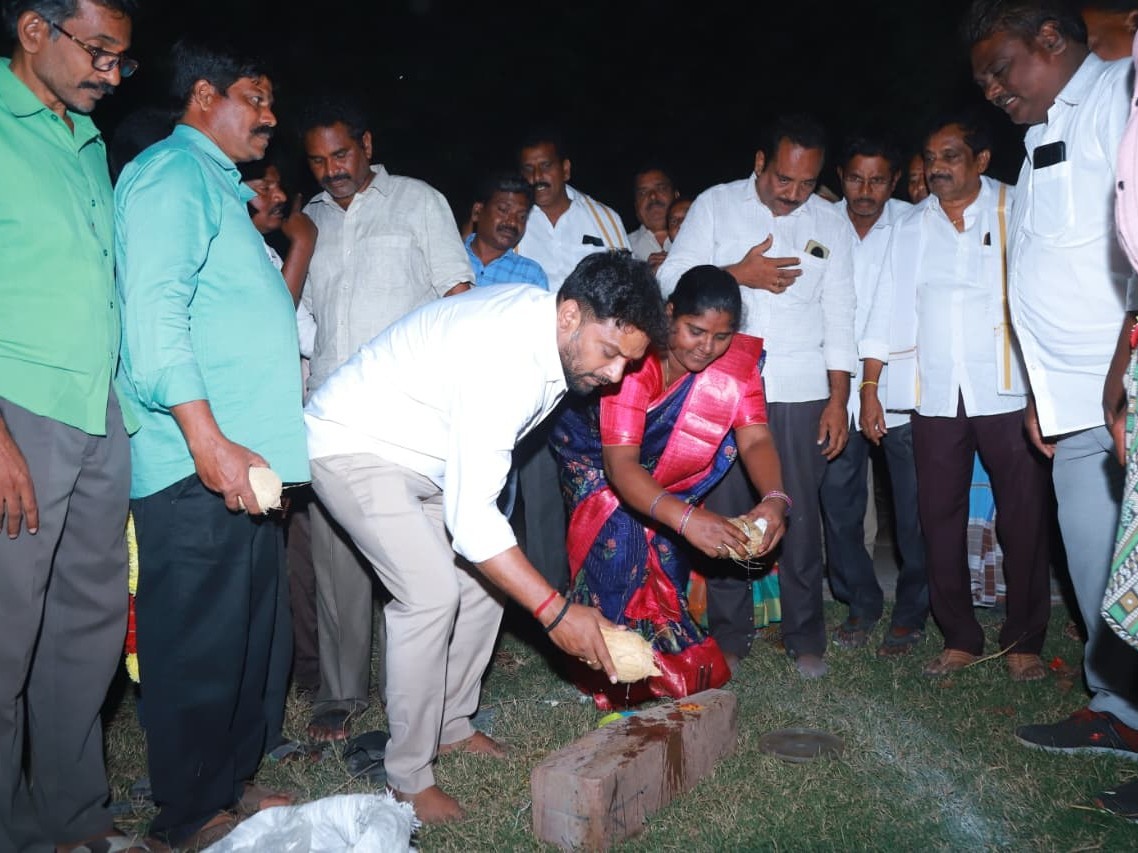 రూ.1.50 కోట్లతో అభివృద్ధి పనులకు శ్రీకారం: మంత్రి