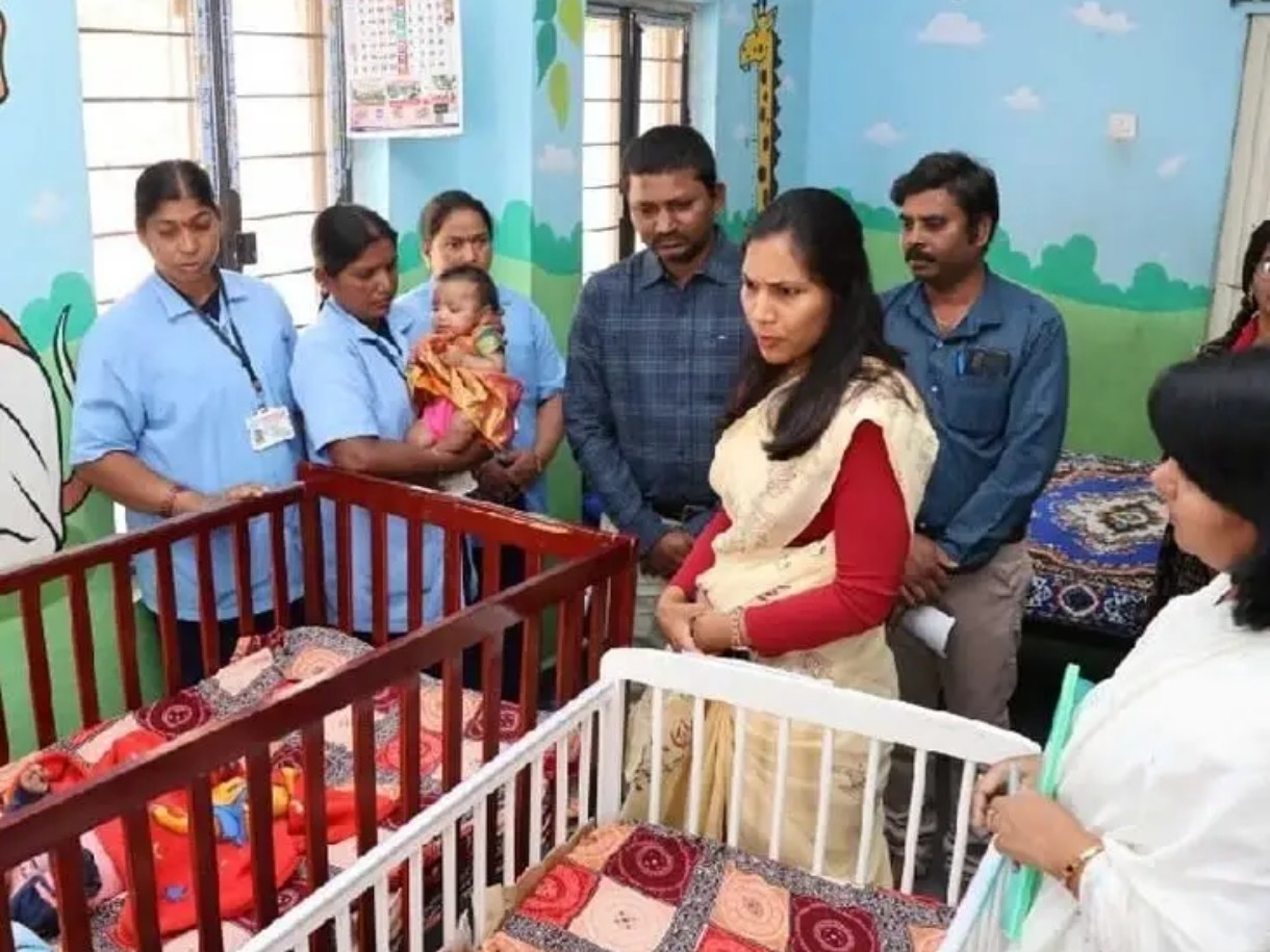 సొంత బిడ్డల్లా చూసుకోవాలి: కలెక్టర్