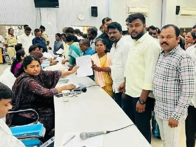 దళితబంధు నిధులు విడుదల చేయాలని కలెక్టర్‌కు వినతి