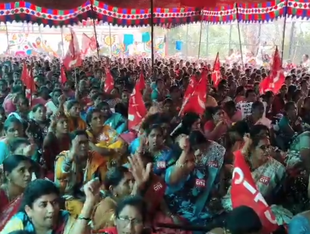 విజయవాడ ధర్నా చౌక్ వద్ద ఉద్రిక్తత