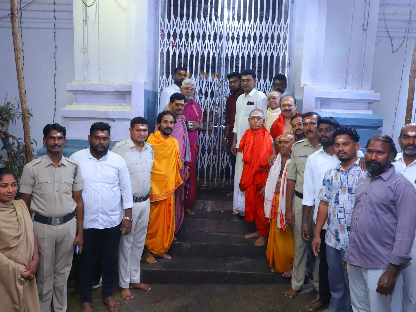 చంద్రగ్రహణం ఎఫేక్ట్.. భీమేశ్వర ఆలయం మూసివేత