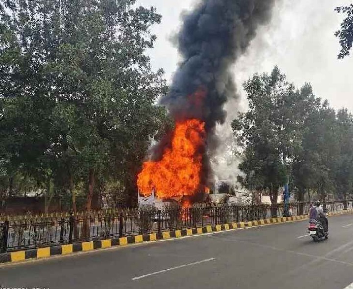 రుషికొండ బీచ్ రోడ్డులో బస్సు దగ్ధం