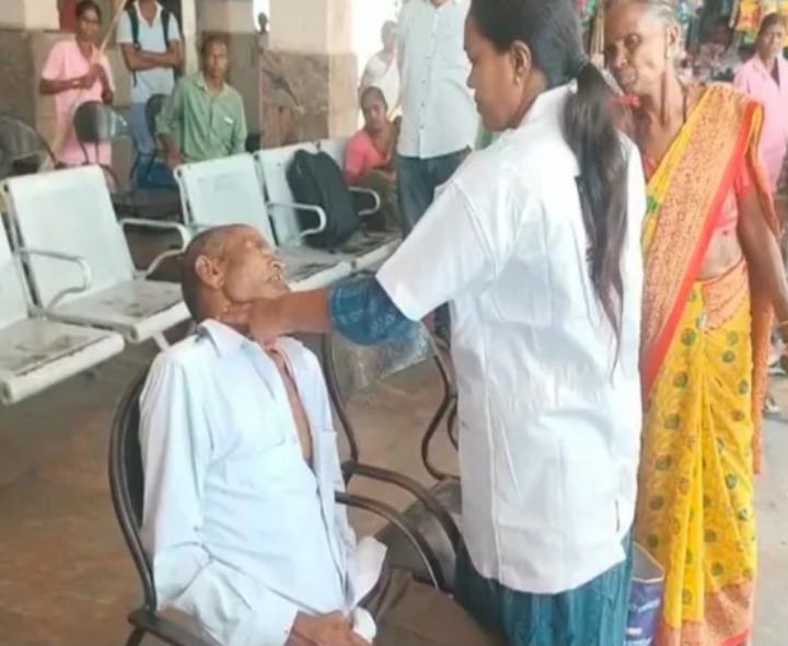 బస్సు కోసం ఎదురుచూస్తూ.. వ్యక్తి మృతి