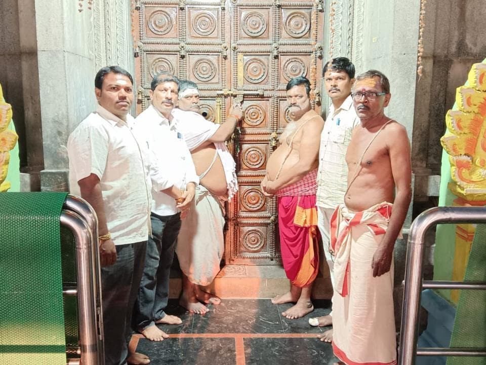 చంద్రగ్రహణం వేళ శివాలయం మూసివేత