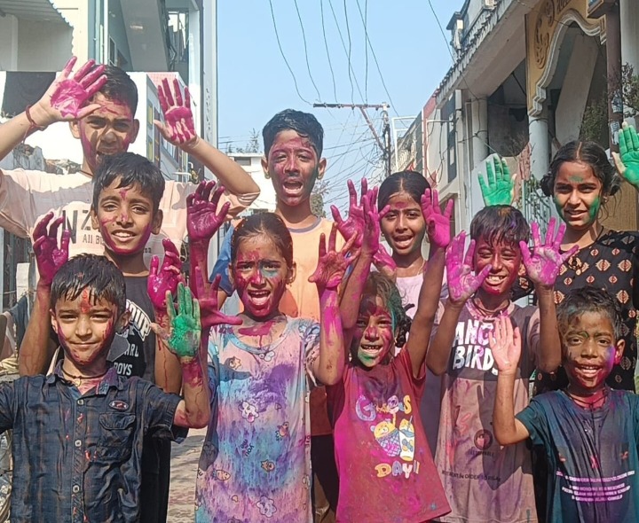 అంబరాన్ని అంటిన హోలీ సంబరాలు