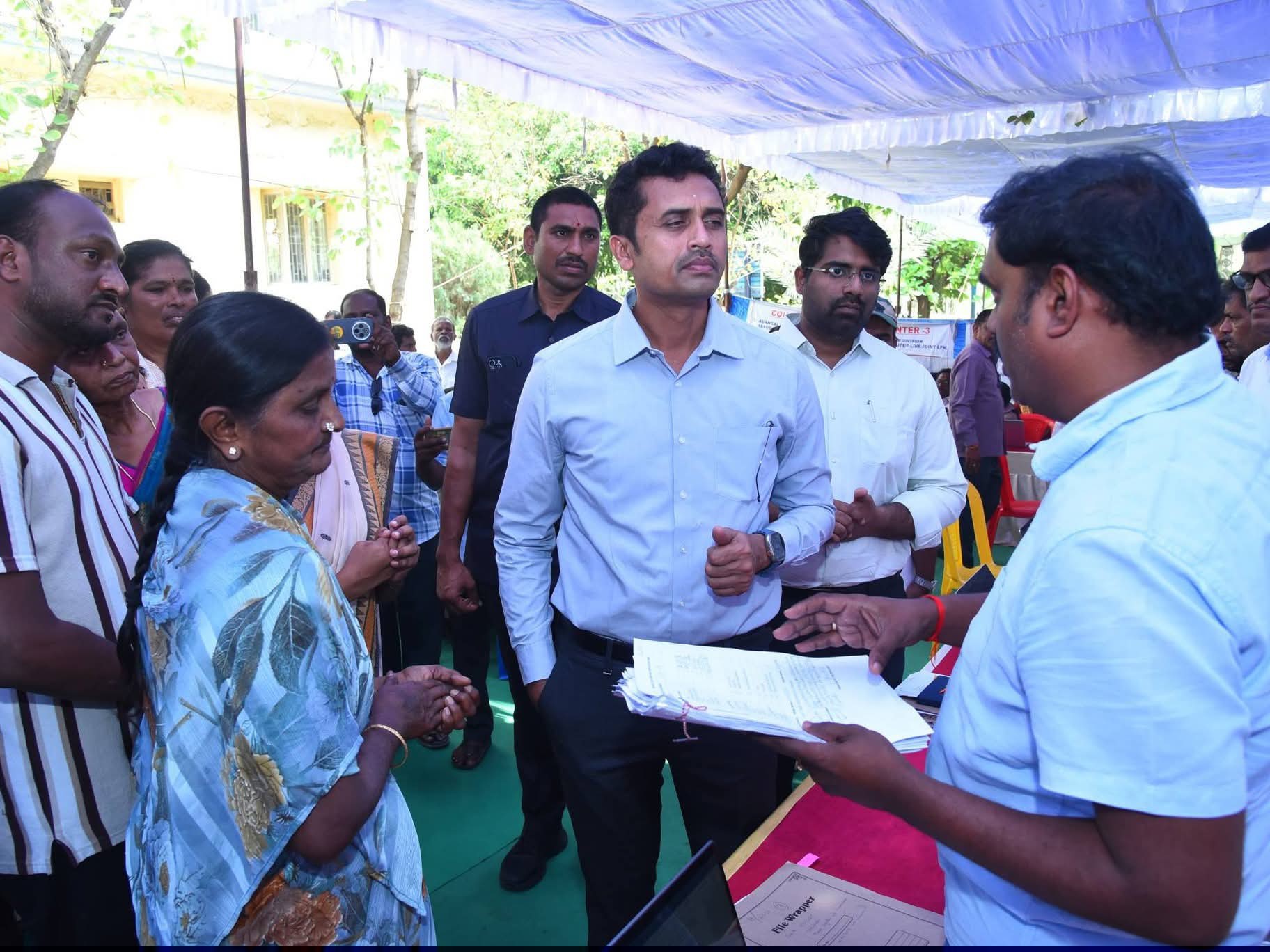 ‘రెవెన్యూ క్లినిక్‌లతో భూ సమస్యలకు శాశ్వత పరిష్కారం’