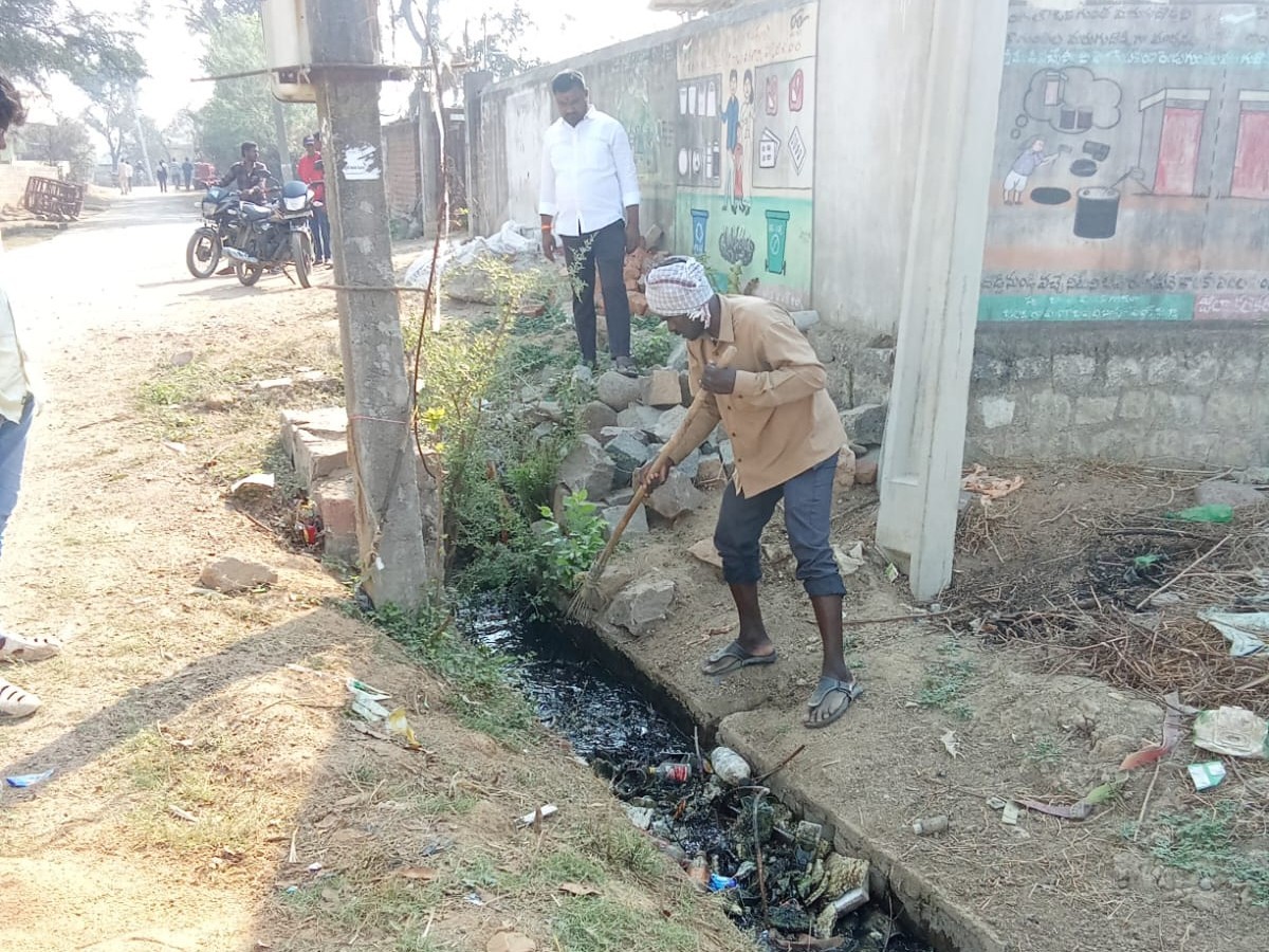 ‘గ్రామ పరిశుభ్రతపై ప్రత్యేక దృష్టి’