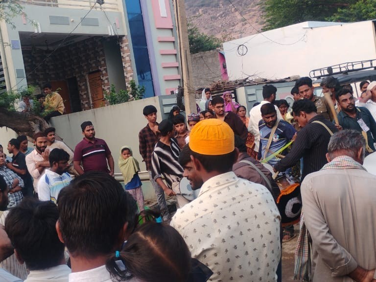 మేళ తాళాలతో స్వామివారి గంధం ఊరేగింపు