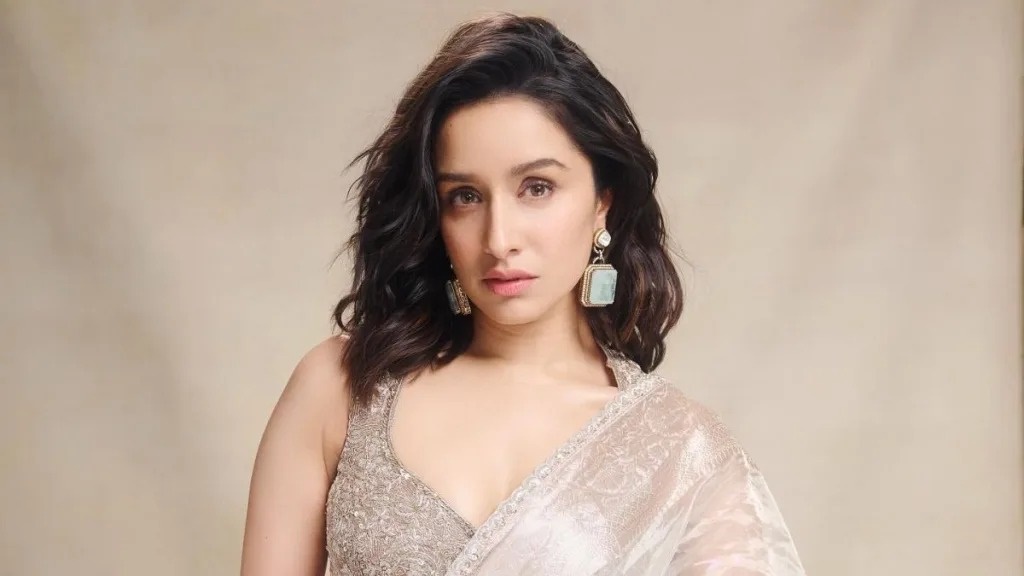 శ్రద్ధా కపూర్ సంపాదన ఎంతో తేలుసా?