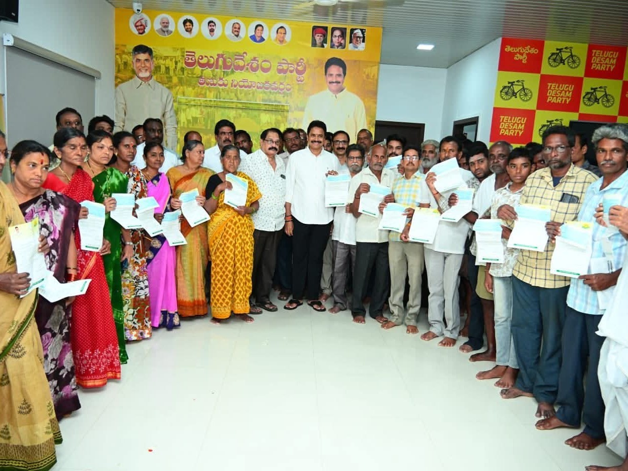 సీఎం రిలీఫ్ ఫండ్ చెక్కులు పంపిణీ