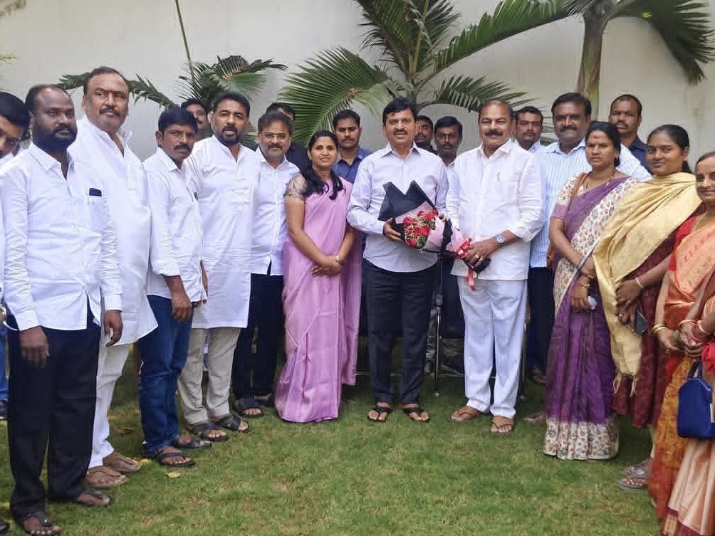 జనగామ పట్టణ అభివృద్ధికి సహకరించాలని వినతి