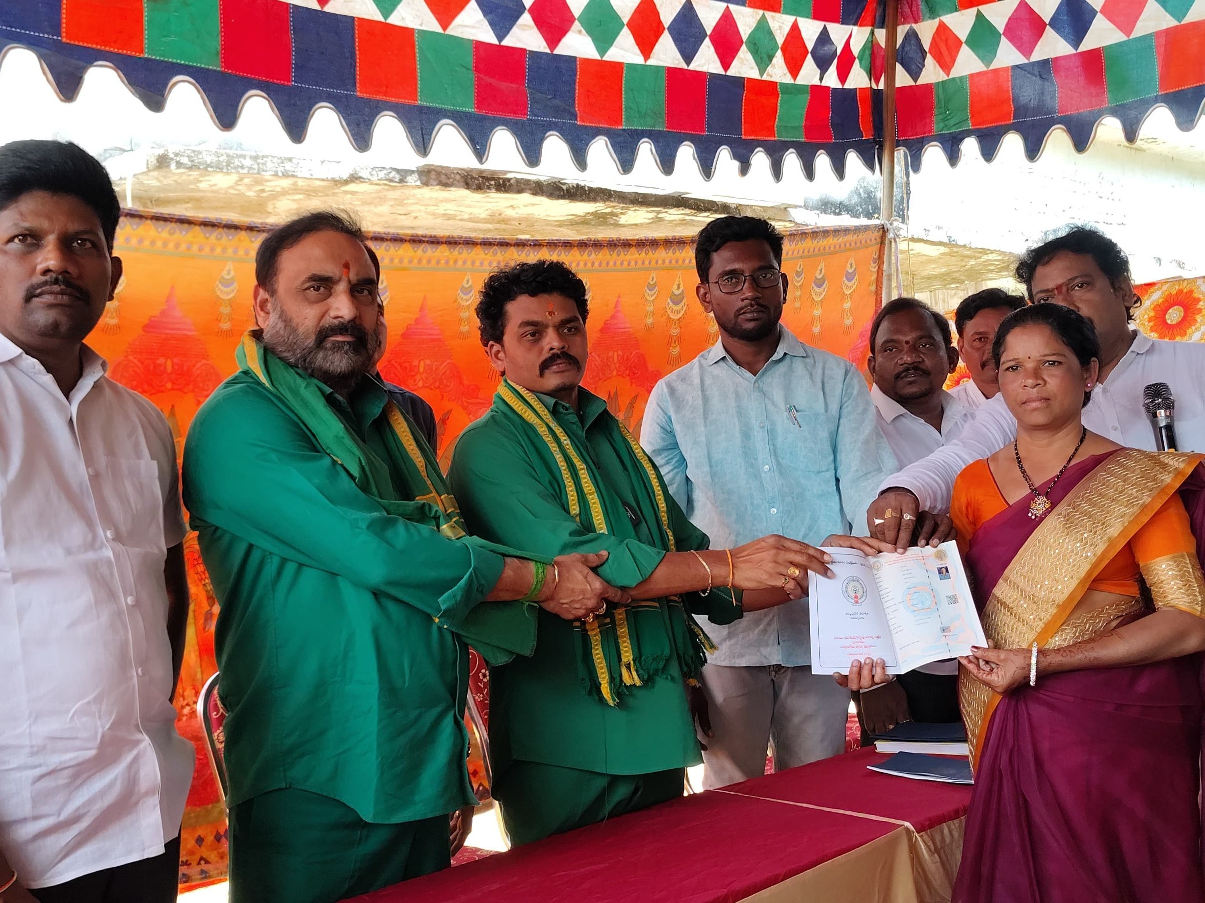 అనేక మంది రైతులు ఆత్మహత్య చేసుకున్నారు: ఎమ్మెల్యే