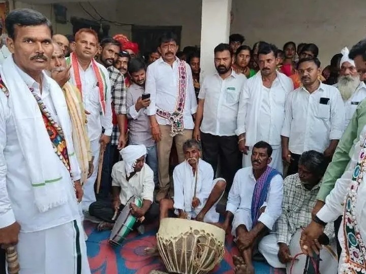 ఎక్కడా లేని విధంగా తండాలో హోలీ సంబరాలు