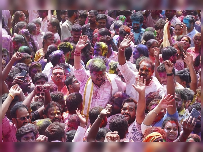 OUలో రామచందర్ రావు హోలీ సందడి