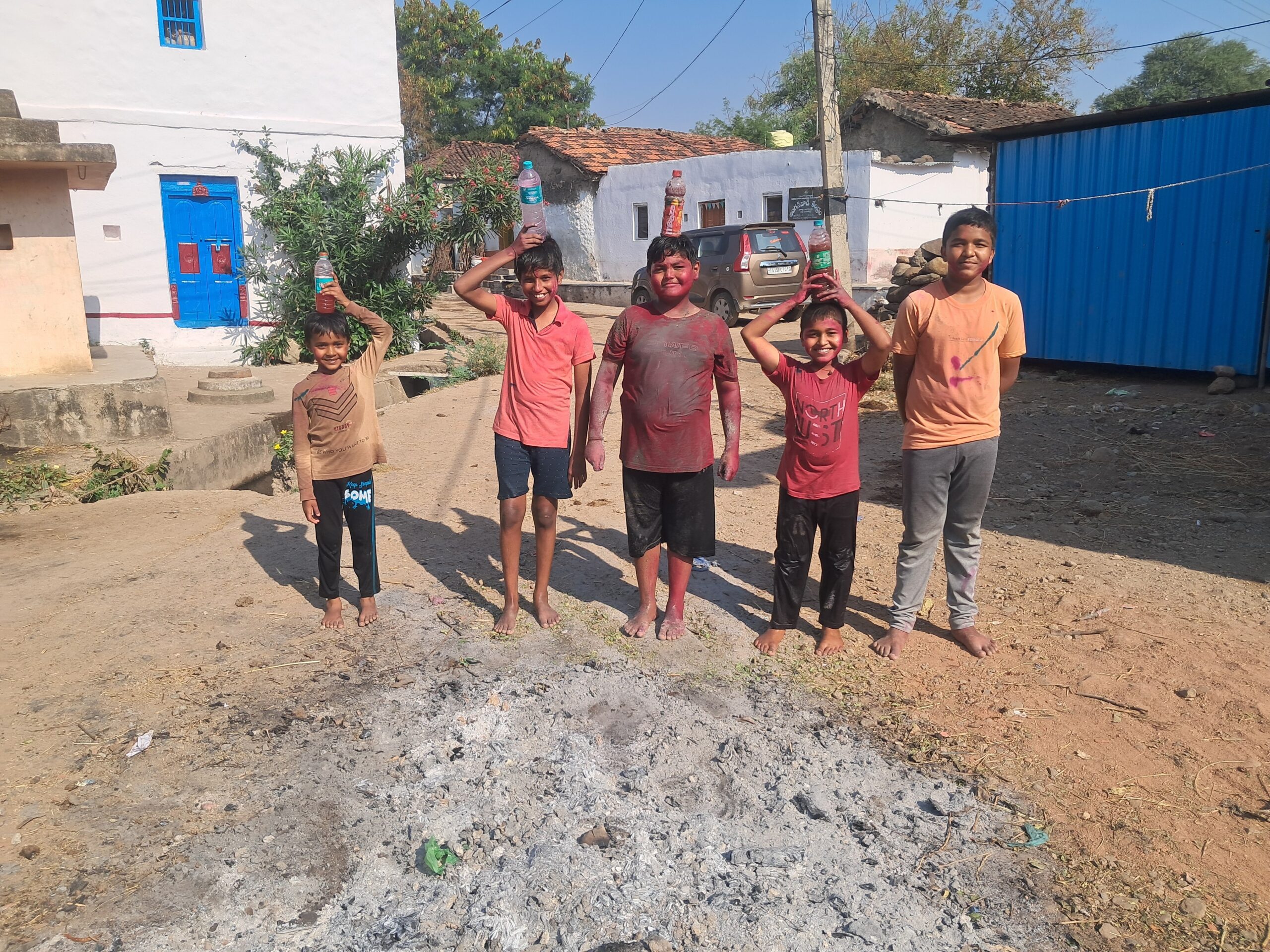 చిన్నారుల హ్యాపీ హోలీ సంబరాలు