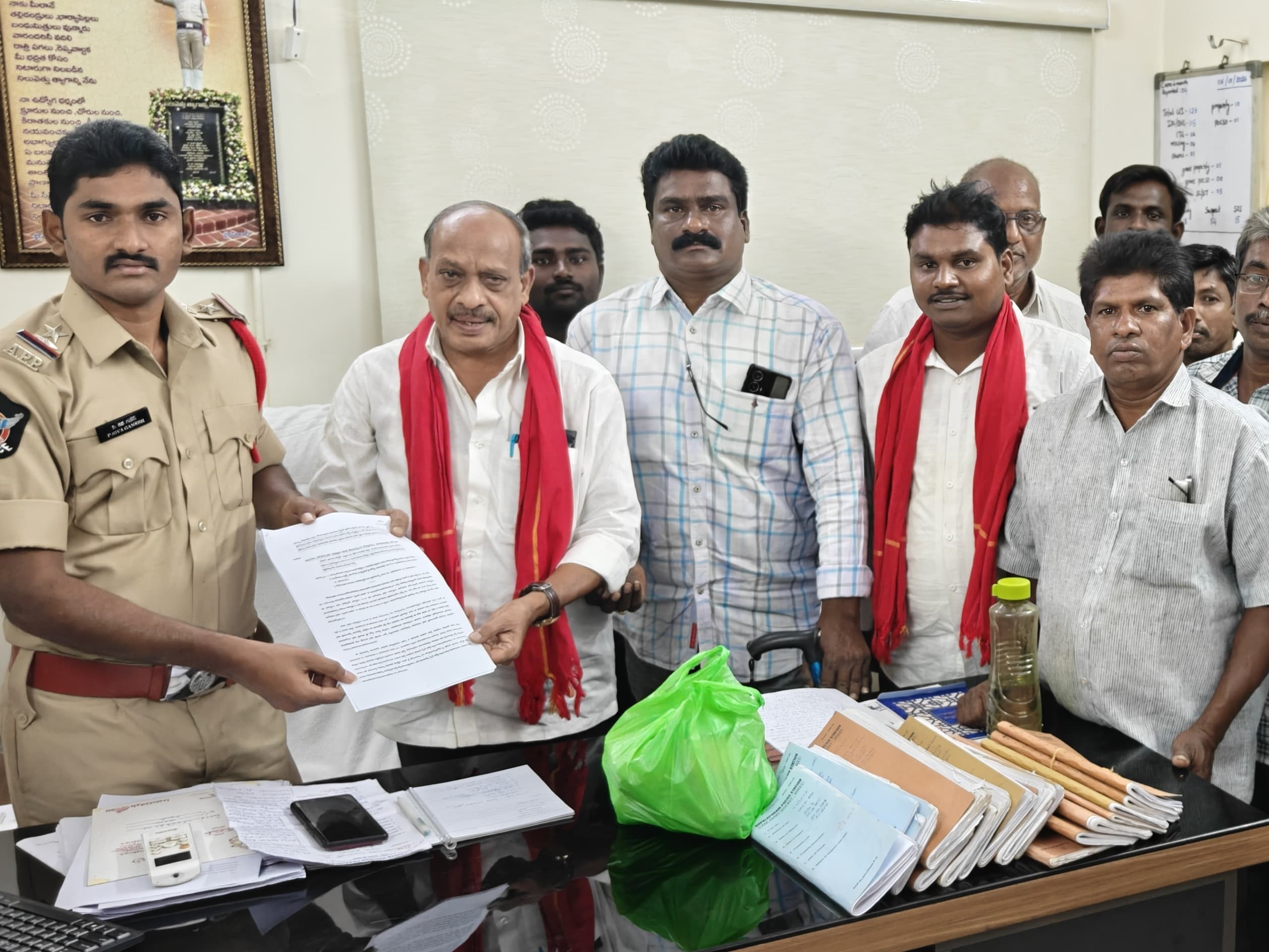 ‘స్మశాన వాటికను ఆక్రమనపై చర్యలు తీసుకోవాలి’