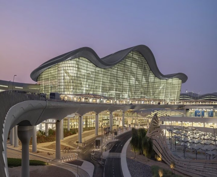 అబుదాబిలో చిక్కుకున్న ఏపీ వాసులు