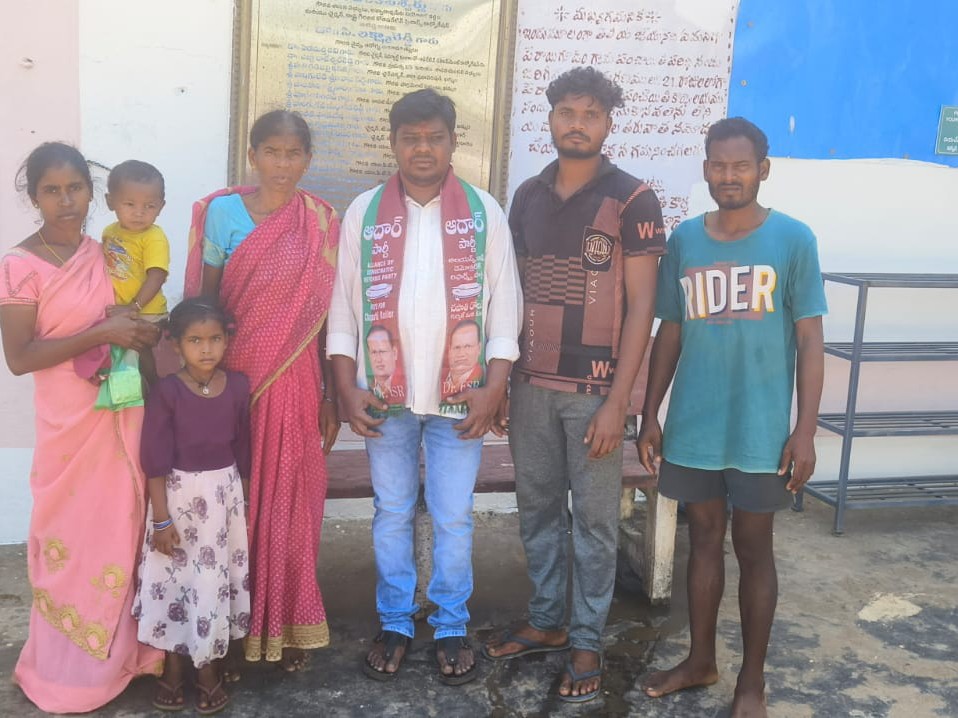 ‘అటవీశాఖ అధికారుల దాడులు తక్షణమే ఆపాలి’