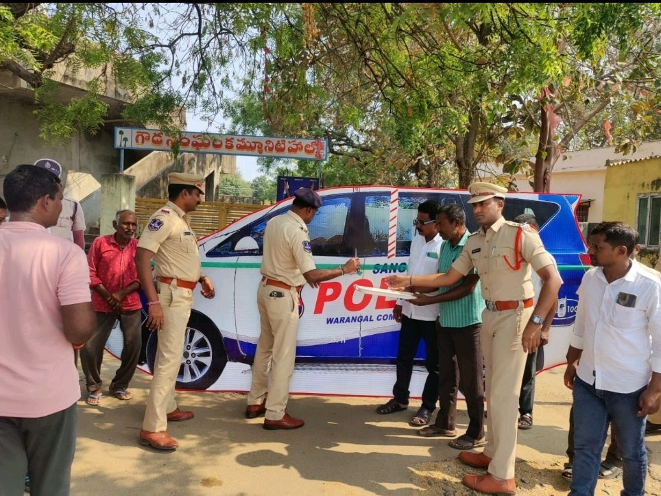 సీసీ కెమెరాలు ప్రారంభించిన ఏసీపీ