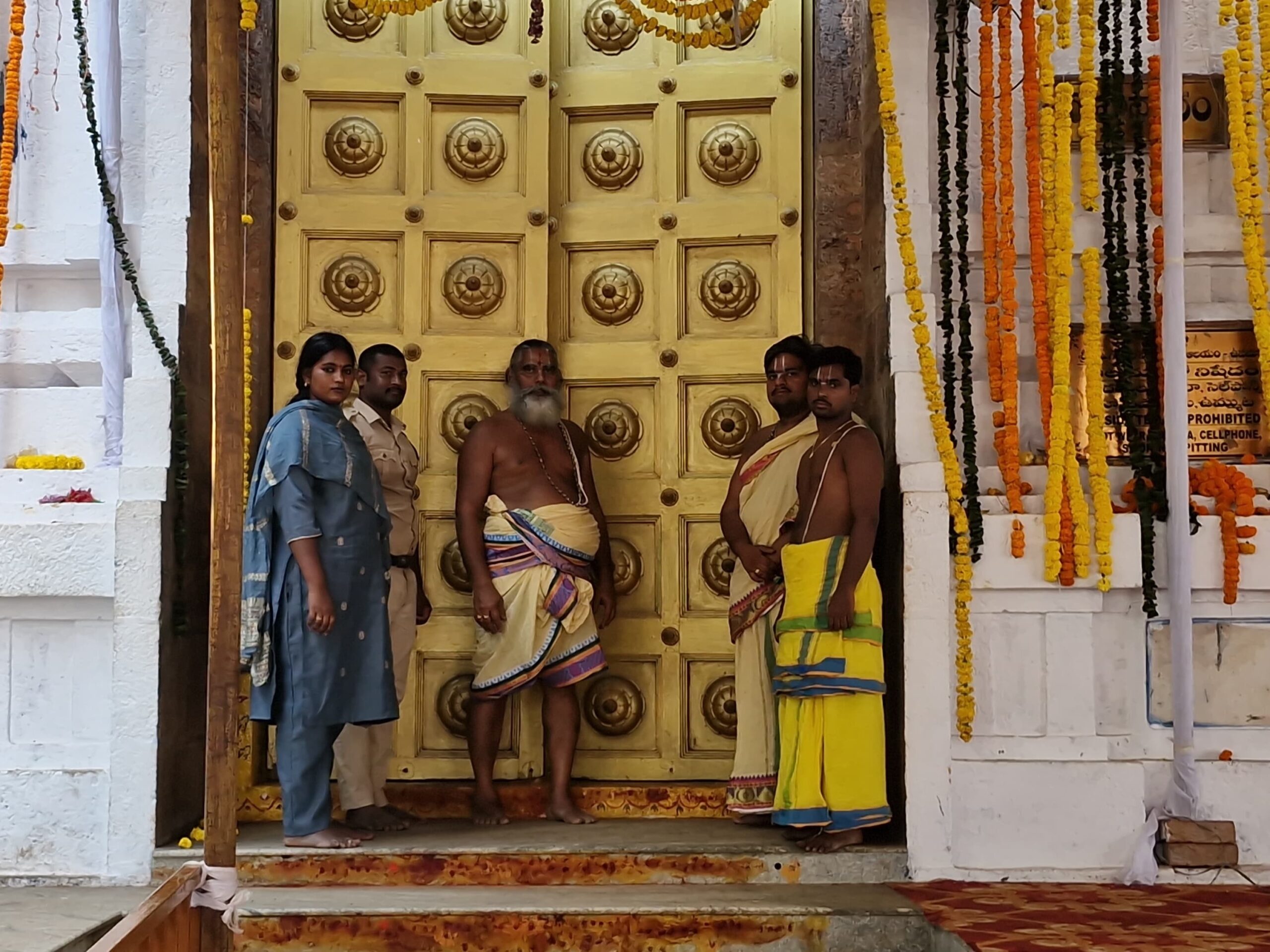 వెంకన్న ఆలయం మూసివేత