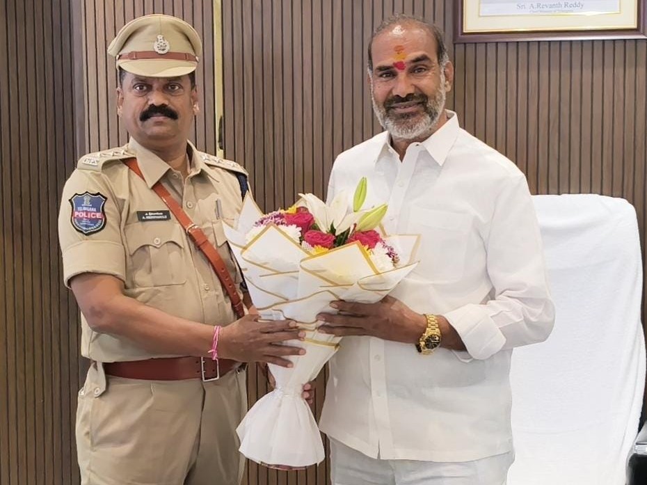 ప్రభుత్వ విప్‌ను మర్యాదపూర్వకంగా కలిసిన డీఎస్పీ