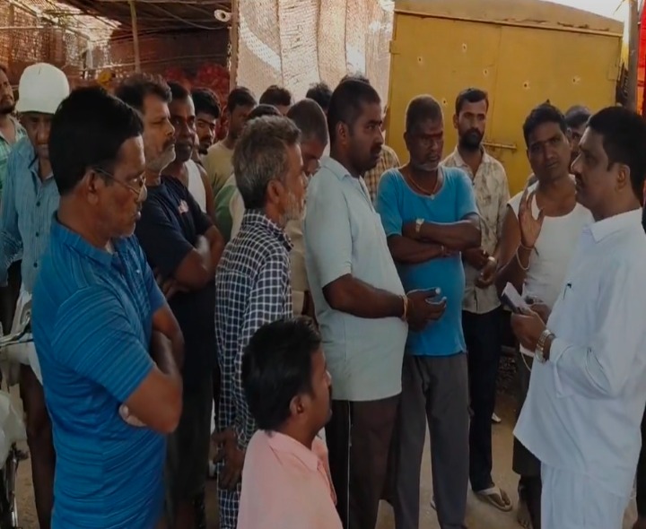 కొమ్మాల వ్యాపారులకు ‘నీడ’ కష్టాలు..!