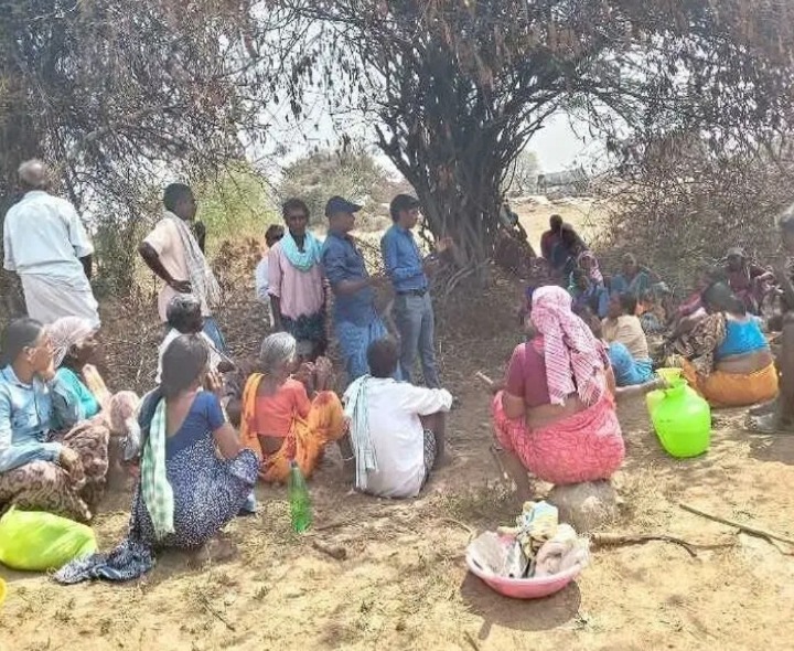 రాజాపూర్లో ఉపాధి హామీ కూలీల సమావేశం