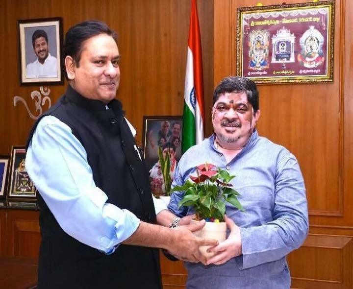 మంత్రి పొన్నంను కలిసిన రాహుల్ బొజ్జా