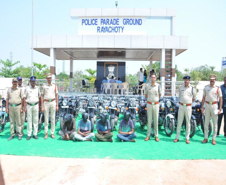 అంతర్రాష్ట్ర బైక్ దొంగలు అరెస్ట్