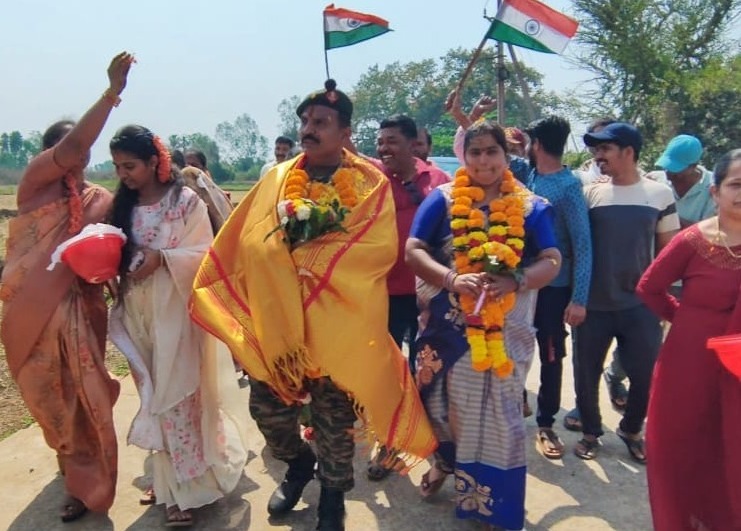 లెఫ్టినెంట్ హోదాలో పదవీ విరమణ పొందిన జిల్లా వాసి