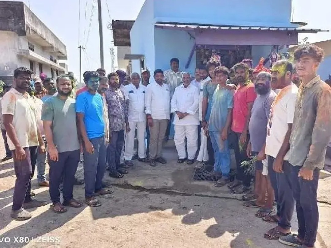 హోలీ వేడుకల్లో పాల్గొన్న మాజీ మంత్రి