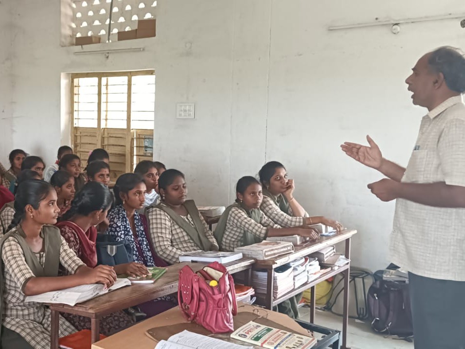పరీక్షలలో ప్రశ్నాపత్రాన్ని క్షుణ్ణంగా చదవాలి: రాం ప్రదీప్