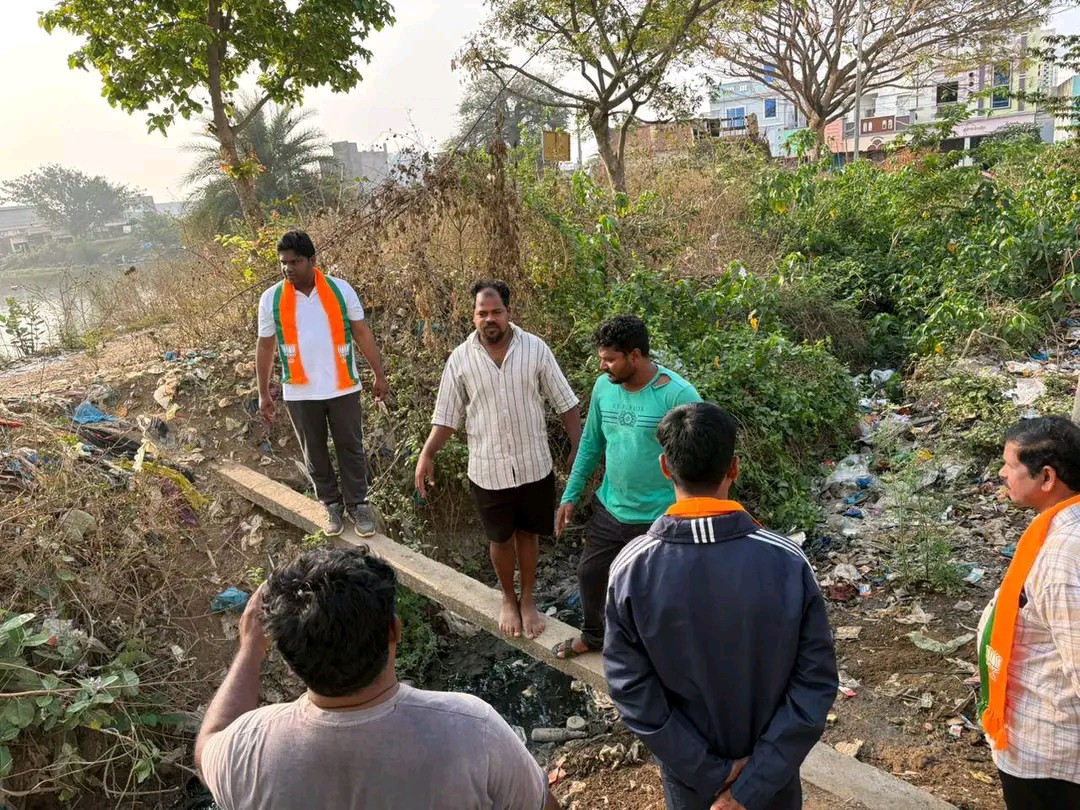 ‘డ్రైనేజీలలో చెత్త వేయొద్దు’