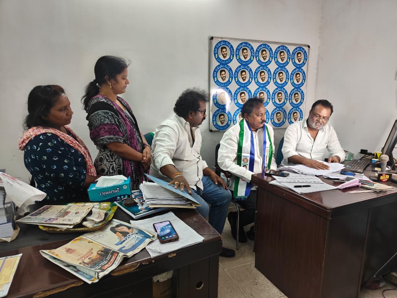 వైసీపీలో కార్యకర్తలకు గుర్తింపు