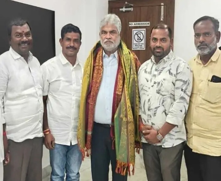 స్పీకర్ గడ్డం ప్రసాద్‌ను  కలిసిన సర్పంచ్